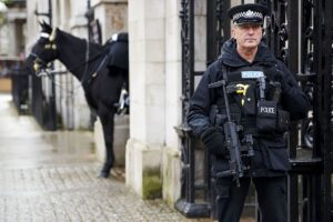 La Polica de Londres, en alerta por un 'hackeo' que afecta a la empresa que imprime las identificaciones policiales