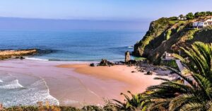La joya escondida de Cantabria: una península con playas paradisíacas entre impresionantes acantilados