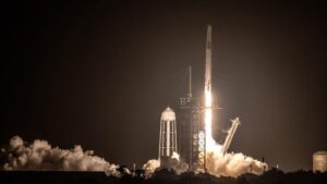 La misión tripulada Crew-7 de la NASA y SpaceX arribará mañana a la EEI
