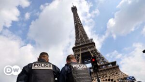 La policía evacúa la Torre Eiffel tras aviso de bomba – DW – 12/08/2023