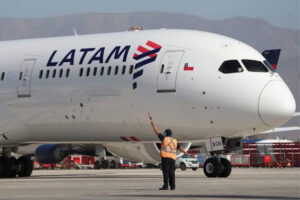 Latam reanudó vuelos entre Lima y Maiquetía