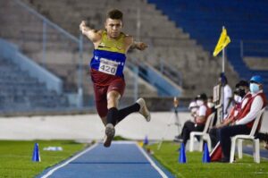 Leo Torrealba avanza a la final de triple salto en el mundial de atletismo