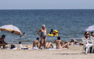 Los avisos por calor o por fuerte oleaje se reducen hoy a una docena de provincias en toda España