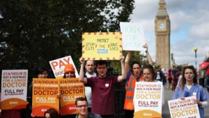 Los médicos ingleses mantienen el pulso con el Gobierno con nuevas huelgas