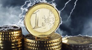 Los vientos de estanflación ponen contra las cuerdas al BCE y se llevan por delante al euro