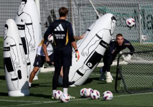 Lunin, del ostracismo a los focos, la paciencia del "hombre serio" de la portera del Real Madrid | LaLiga EA Sports 2023