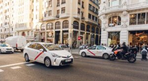Madrid amplía el plazo para que los taxis con los años de antigüedad máxima puedan seguir circulando por la capital