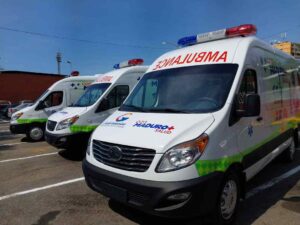 Maduro envía 5 ambulancias a La Guaira y reinauguran el CAT 10 de Marzo
