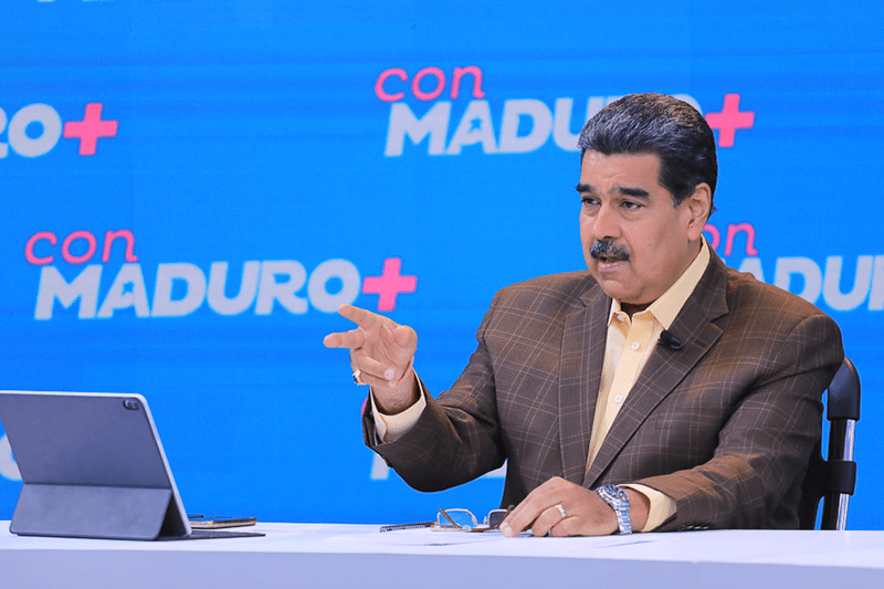 Maduro pidió a los militares y empresarios “no dejarlo solo” ante supuestos anuncios de golpe de Estado y de intervención militar (+Video)