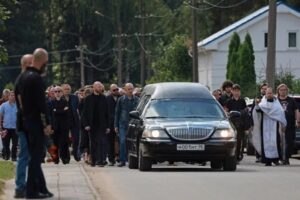 Mercenarios del Grupo Wagner se reunieron en el funeral del jefe de logística de Yevgeny Prigozhin - AlbertoNews