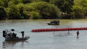 México trata de identificar 2 cadáveres hallados en el río Bravo; uno junto a las boyas flotantes