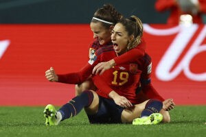 Mundial de Fútbol Femenino: Olga Carmona: de los tacones flamencos a las botas del fútbol, los goles extraordinarios y el beso al tatuaje que olvidó