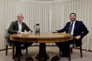 PP y VOX cierran un acuerdo para gobernar Aragón y Azcón será investido presidente la semana próxima