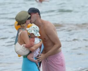 Paris Hilton recibe duras críticas por vacaciones en Hawái en medio de los devastadores incendios - AlbertoNews