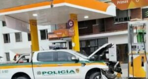Patrulla de Policía estrelló una camioneta, moto y un contenedor en Cundinamarca
