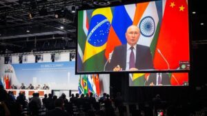 Putin participa con normalidad en la cumbre de los BRICS, sin alusiones a la muerte de Prigozhin