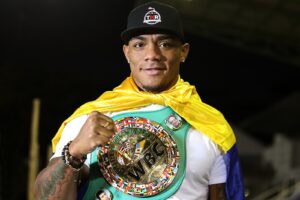 Recompensa de $20 milllones por guantes robados de campeón de boxeo - Cali - Colombia