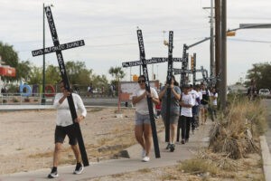 Recuerdan a víctimas en el cuarto aniversario de matanza en El Paso