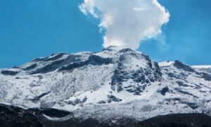 Registran caída de ceniza del volcán Nevado del Ruiz en Colombia