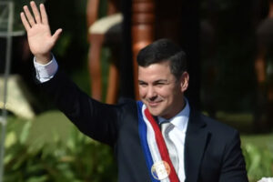 Santiago Peña asume la presidencia de Paraguay