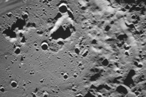 Sonda rusa Luna-25 envía fotos de cráter cercano al Polo Sur lunar