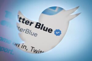 Suscriptores de Twitter Blue ahora podrán ocultar las etiquetas de verificación de sus perfiles - AlbertoNews