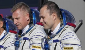 Termina la caminata espacial de cosmonautas de la EEI