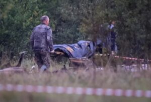 Testigos que vieron caer al avión de Prigozhin: “Fue sólo un estallido, miré hacia arriba y había humo blanco” - AlbertoNews