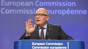 Timmermans dimite de la Comisión Europea para concurrir a las elecciones en Países Bajos