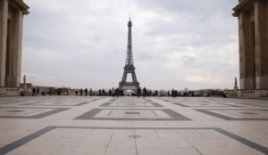 Torre Eiffel regresa a la normalidad tras una falsa amenaza de bomba