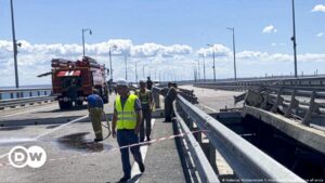 Ucrania ataca puente que une las anexionadas Jersón y Crimea – DW – 06/08/2023