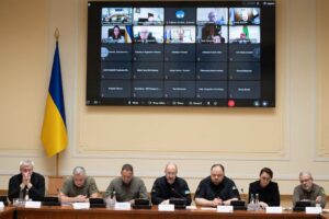Ucrania discute su plan de paz con las embajadas internacionales, entre ellas Espaa