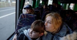 Ucrania ordenó la evacuación de los niños en localidades de Zaporizhzhia por los bombardeos rusos