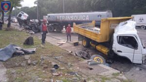 Un muerto y dos heridos dejó un accidente en la autopista Valle-Coche