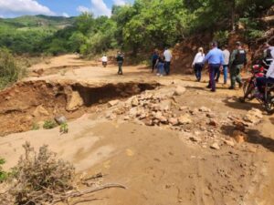 Unas 570 familias afectadas tras crecida del río Saladillo en Falcón