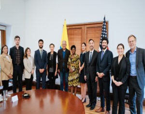 Vicepresidenta se reúne con representantes del gobierno estadounidense