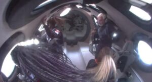 Virgin Galactic completó primer vuelo de turistas al espacio: video y cómo fue
