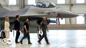 Zelenski llega a Países Bajos para abordar entrega de F-16 – DW – 20/08/2023