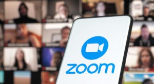 Zoom actualiza su política para entrenar a su IA con tus datos y no te dejan rechazarla