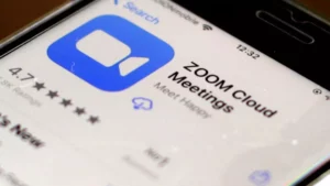 Zoom, envuelta en polémica por el uso de datos para entrenar su inteligencia artificial - AlbertoNews