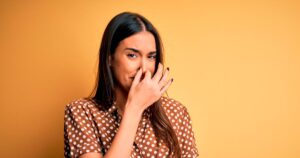 ¿qué indica el mal olor sobre tu salud?