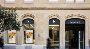 Kutxabank prefiere retener en Euskadi "el control y centro de decisión"
