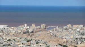 30 000 desplazados en la ciudad libia de Derna esperan ayudas mientras crece el temor a brote de enfermedades