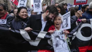 50 AÑOS DESPUÉS DEL GOLPE | Miles de chilenos marcharon en conmemoración a las víctimas