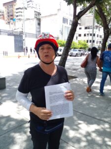Activista y defensora de DDHH «la abuela del casco rojo» solicitó al Ministerio Público investigar hostigamiento en su contra