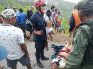 Al menos 8 menores de edad y 17 adultos heridos tras accidente en Patanemo