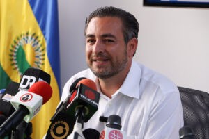 Alcalde de Baruta niega hechos de corrupción sin permitir preguntas de la prensa