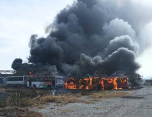 Ardieron autobuses desincorporados de Transbarca en Lara