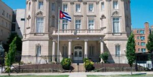 Atacan con cócteles molotov embajada cubana en EEUU