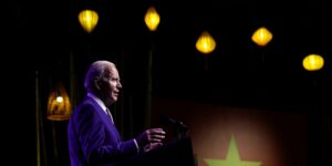 Biden corteja a Vietnam para contener a Rusia y China